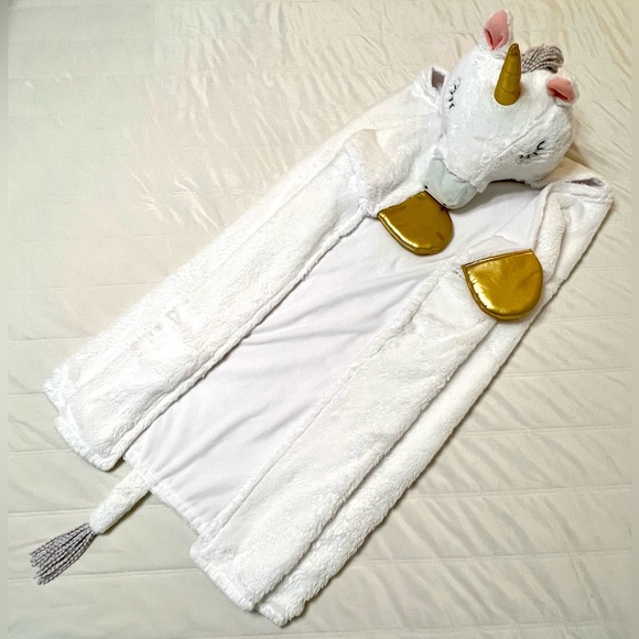 Pillowfort Other - Unicorn Kids' Hooded Blanket. Pillowfort. White.